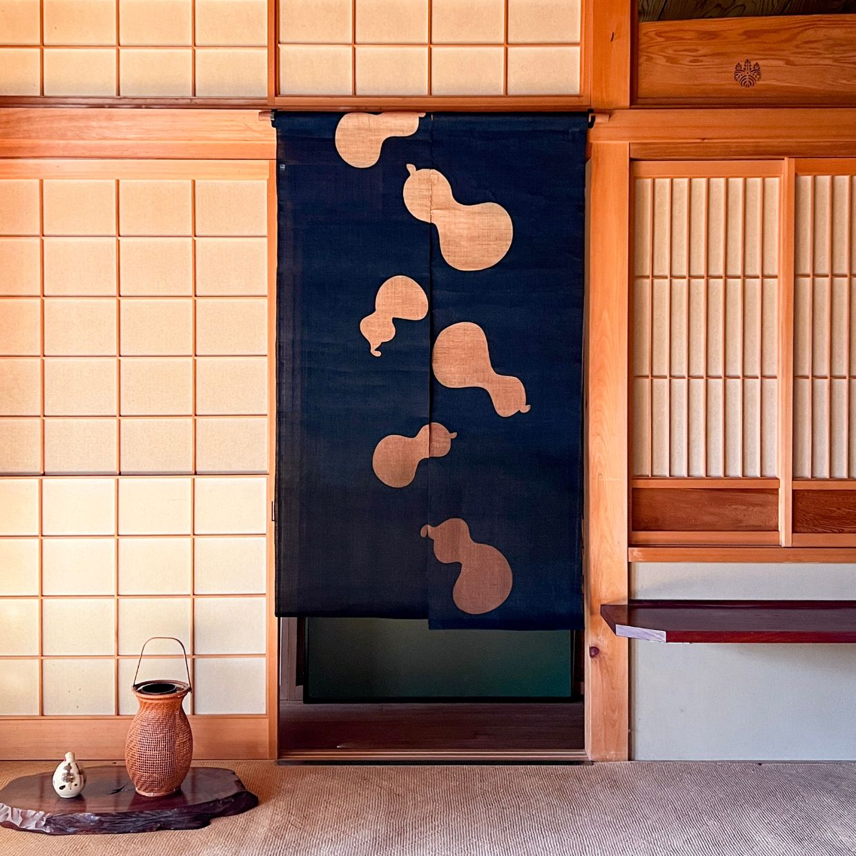 日本古来の伝統、柿渋と藍染のコラボ暖簾 一点もの！ - 通販